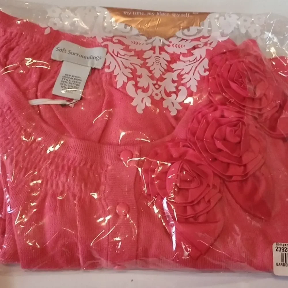 - Soft surroundings red floral sweater, long sleeve XL (ROX111)